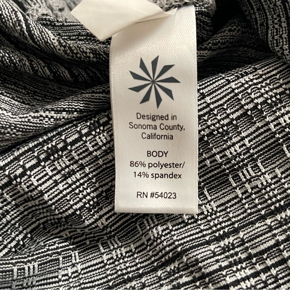 Athleta Black and White Patterned Leggings - Picture 6 of 6